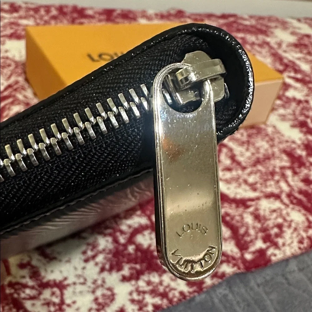 Louis Vuitton Black Epi Zippy Wallet Organizer